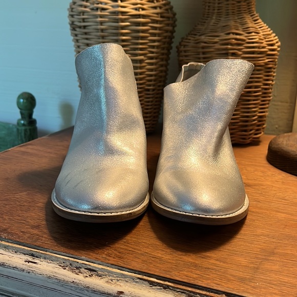 KELSI DAGGER :: super soft leather silver ankle boot :: size 8 :: EUC - Picture 7 of 9